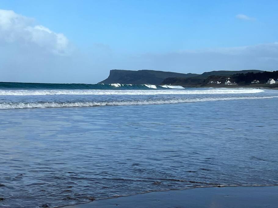 Seaside Apartment - 2 Storey 2 Bedrooms Ballycastle Exterior photo